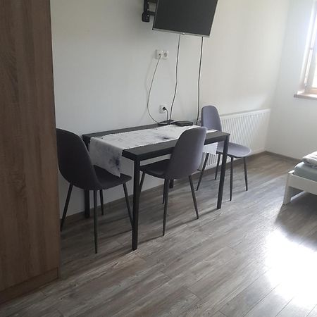 Stas -Przy Szkole Nr 3 W Skawie Skawa Dış mekan fotoğraf
